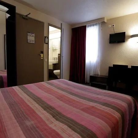 Au Petit Caporal Hotel 3*