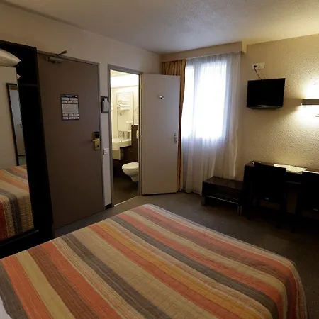 Hotel Au Petit Caporal Maisons-Alfort