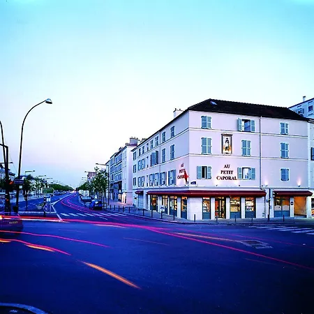 Au Petit Caporal Hotel
