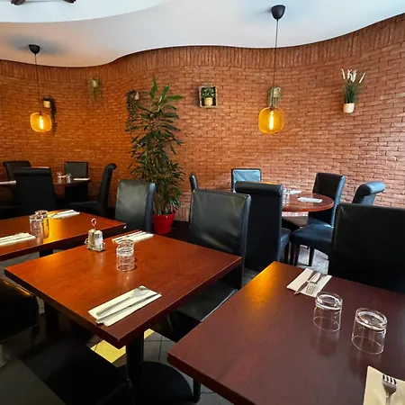 Au Petit Caporal Hotel Maisons-Alfort