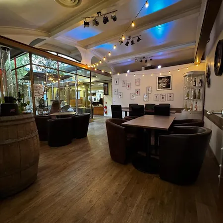 Au Petit Caporal Hotel 3*