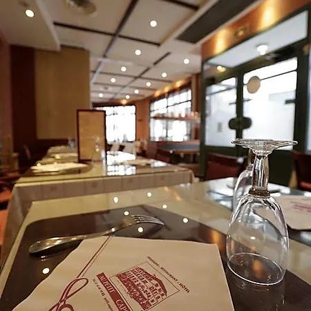 Au Petit Caporal 3* ميزو الفورْ
