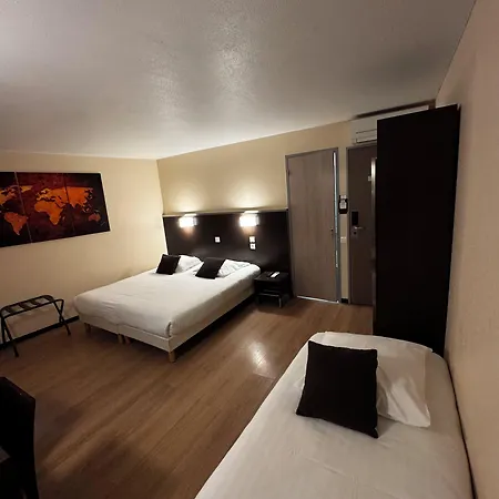 Au Petit Caporal Hotel