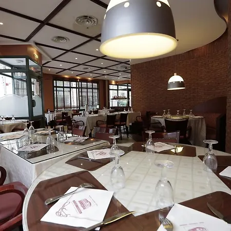 Au Petit Caporal Hotell