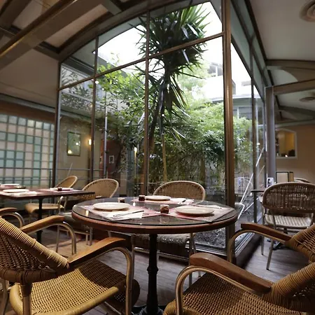 Au Petit Caporal Hotell