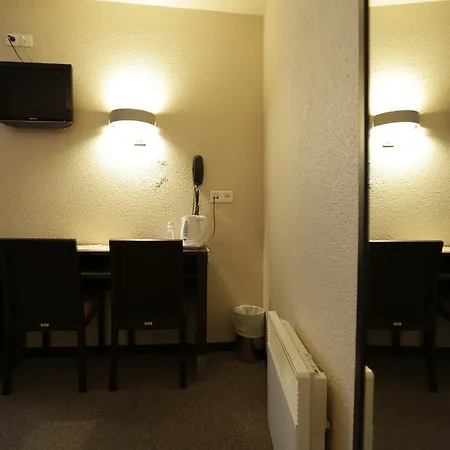 Au Petit Caporal 3*
