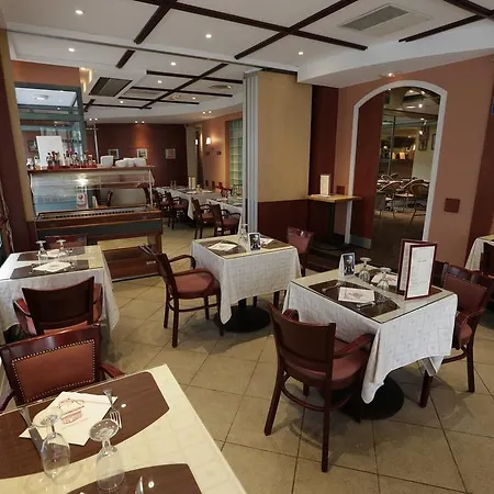 Hotell Au Petit Caporal 3*