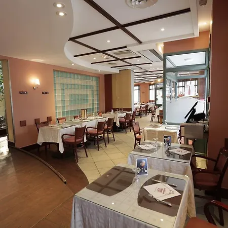 Hotell Au Petit Caporal Maisons-Alfort
