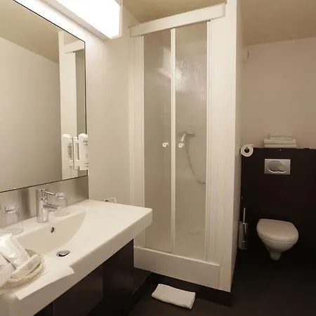 Au Petit Caporal 3*